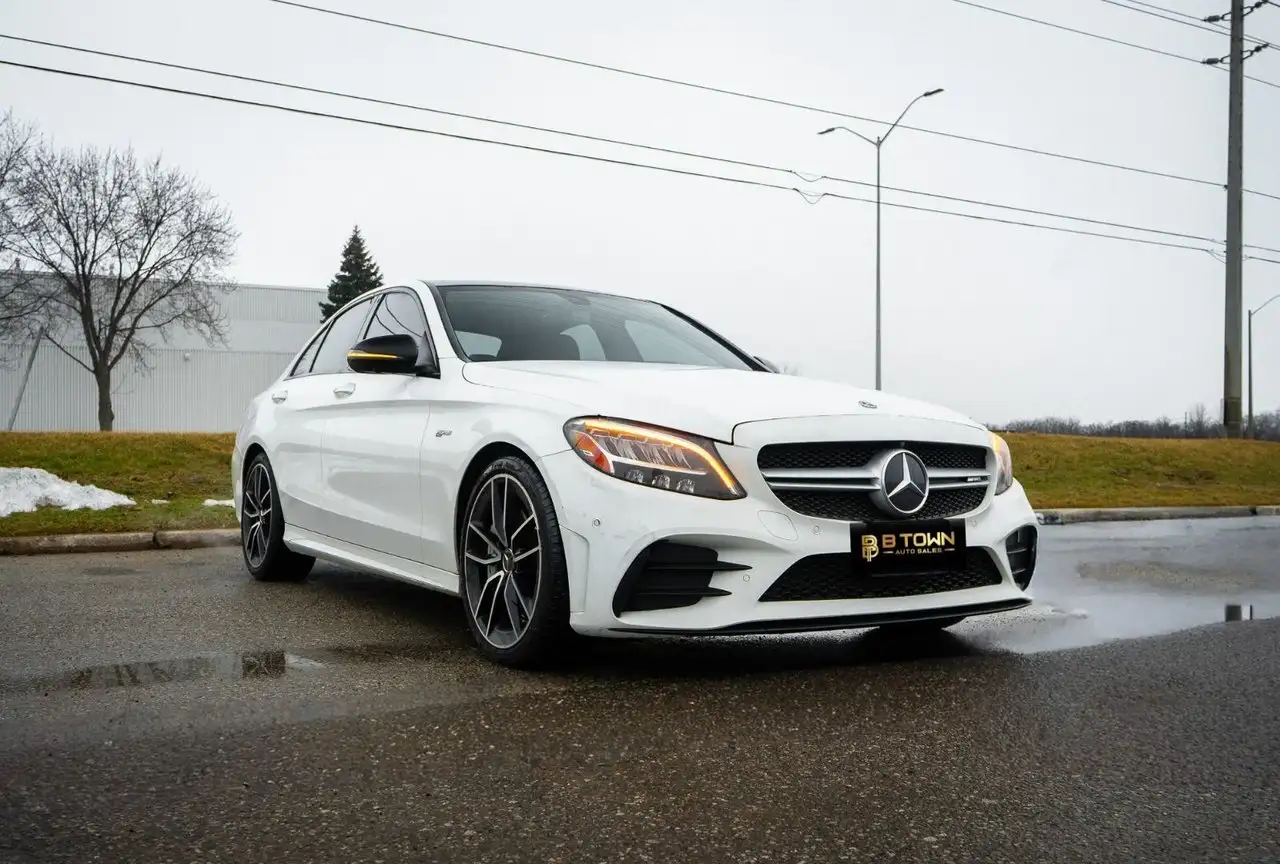 Mercedes-Benz C-Class снимка Mercedes-Benz C-Class
