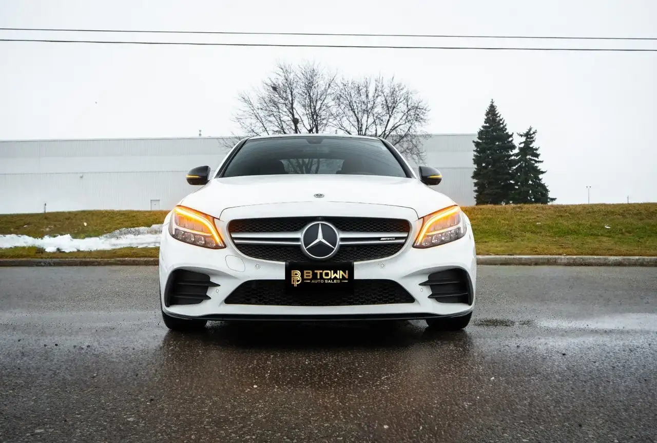 Mercedes-Benz C-Class снимка Mercedes-Benz C-Class