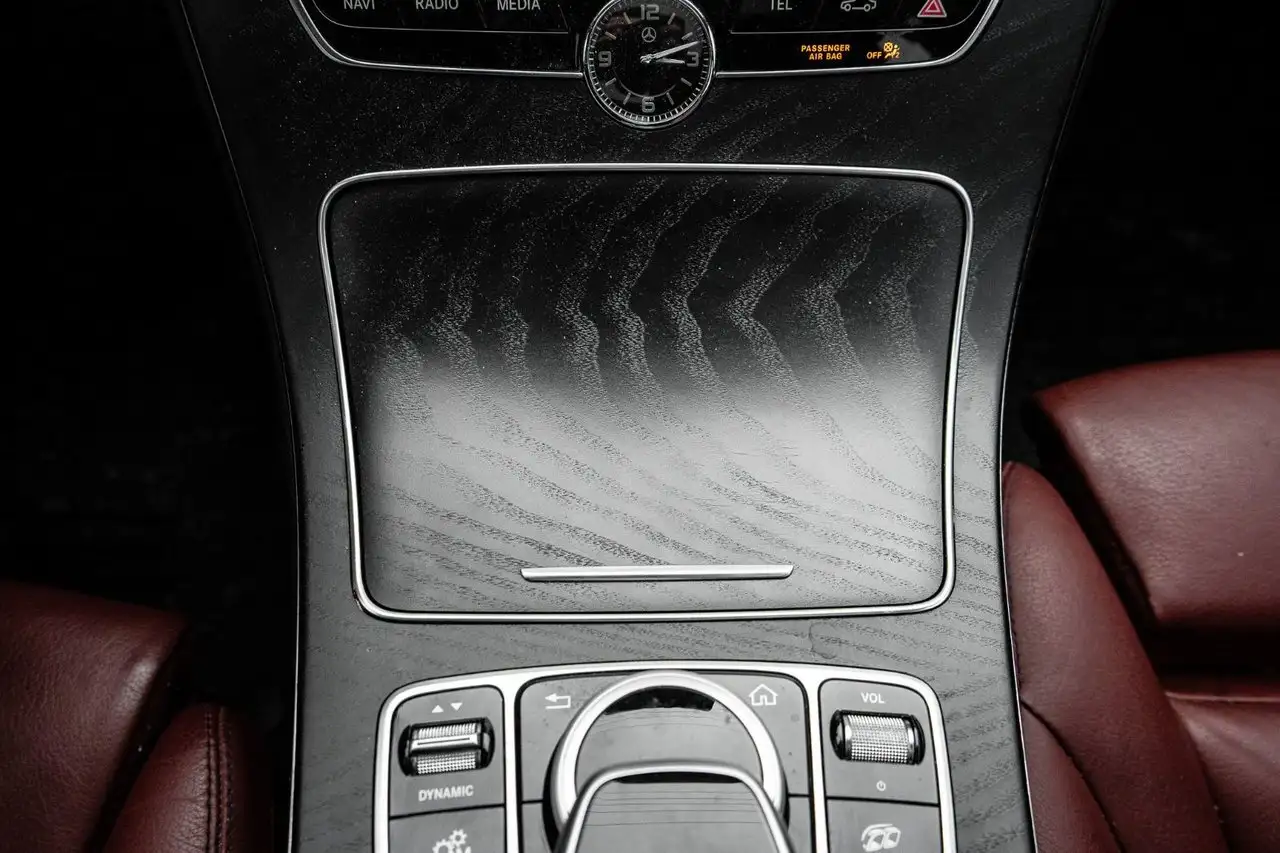 Mercedes-Benz C-Class снимка Mercedes-Benz C-Class