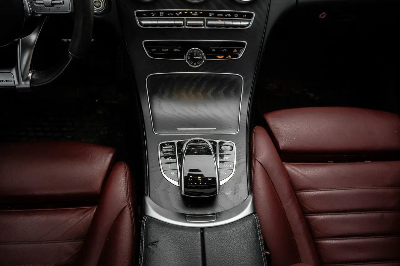 Mercedes-Benz C-Class снимка Mercedes-Benz C-Class