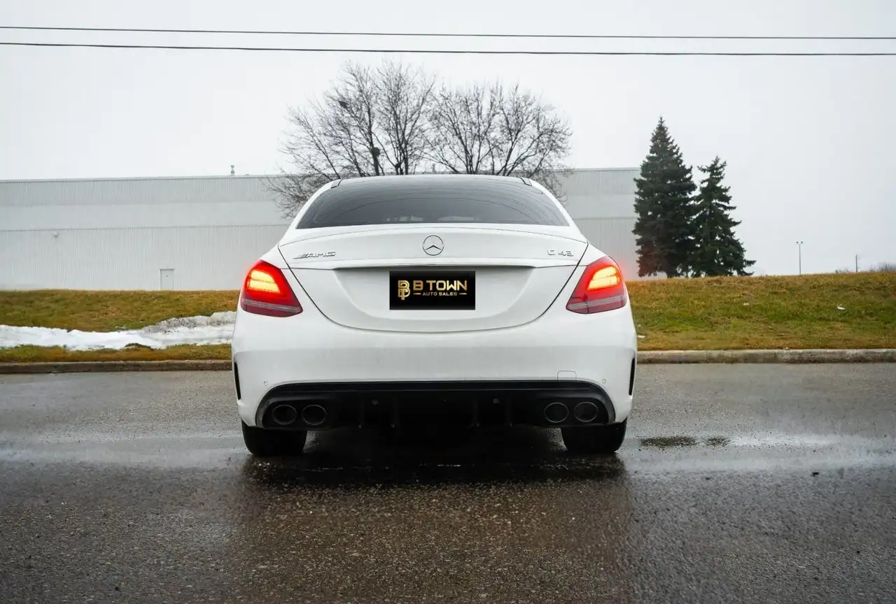 Mercedes-Benz C-Class снимка Mercedes-Benz C-Class