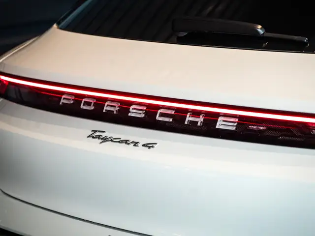 Porsche Taycan view 10