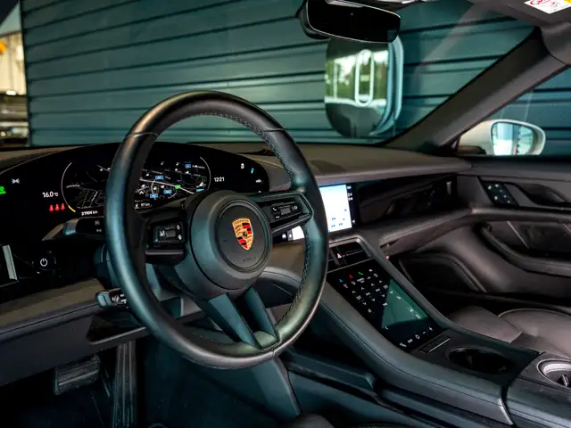 Porsche Taycan view 18