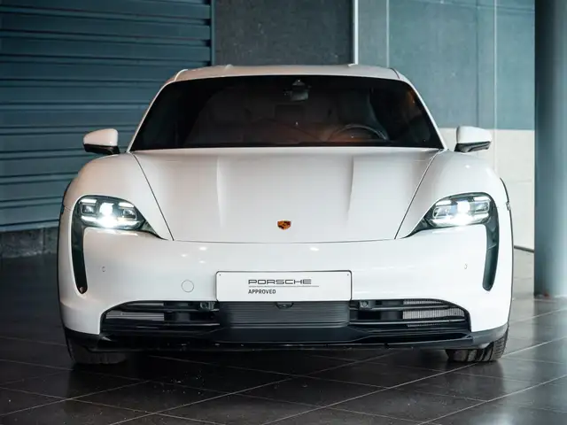Porsche Taycan view 7