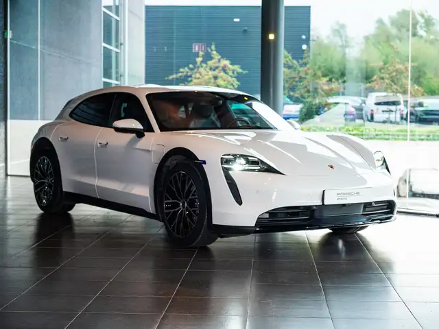 Porsche Taycan view 4