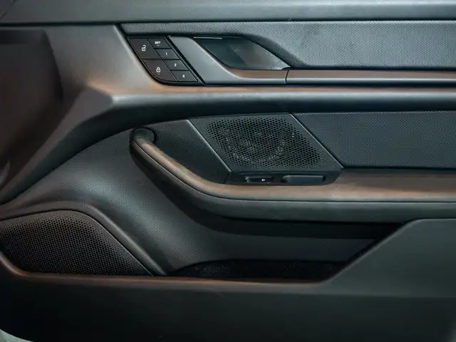Porsche Taycan view 27