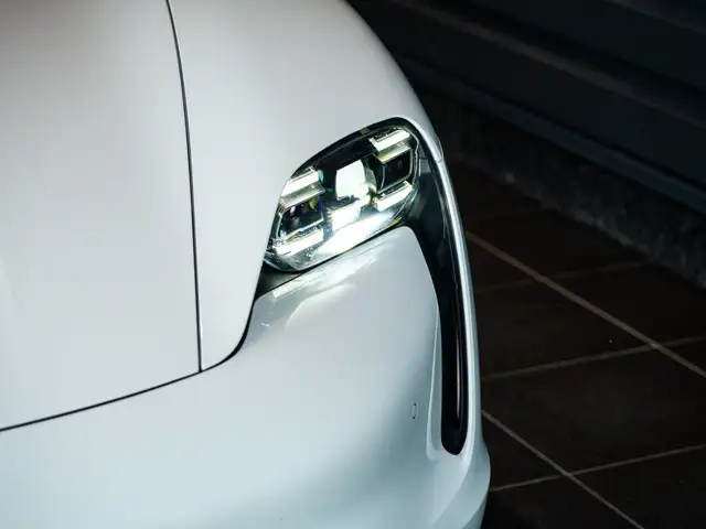 Porsche Taycan view 15