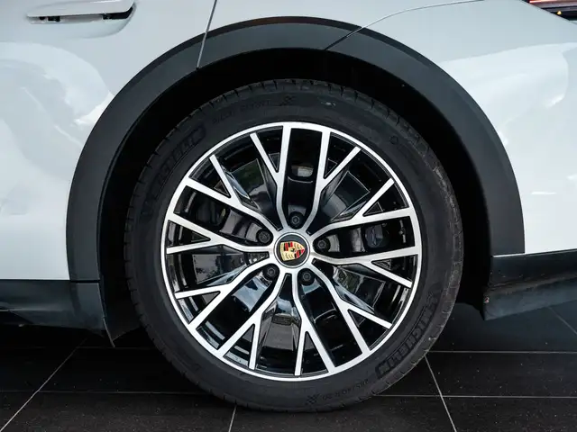 Porsche Taycan view 9
