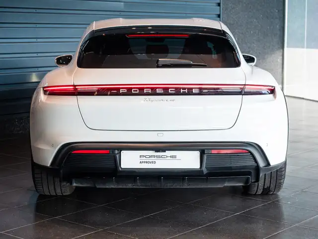 Porsche Taycan view 8