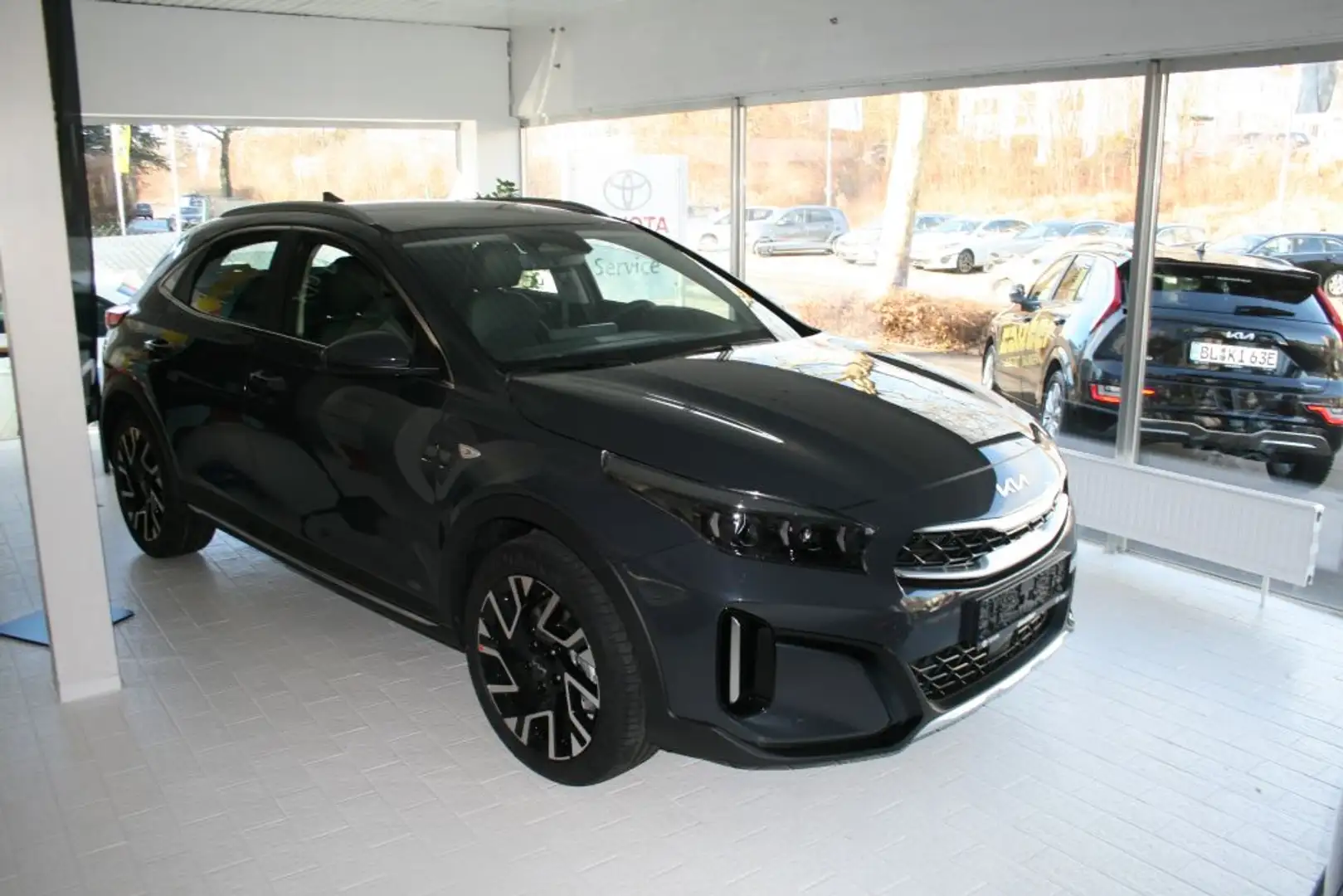 Kia XCeed 1.5 T-GDI OPF DCT7 VISION Grau - 2