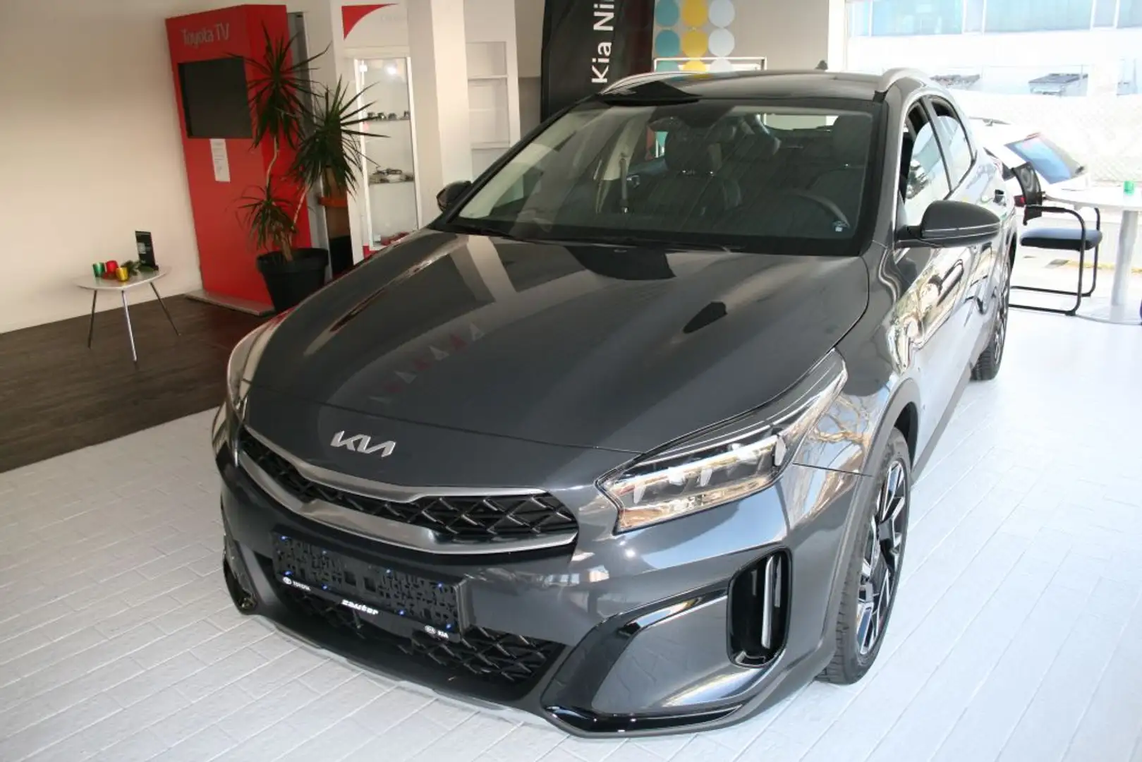Kia XCeed 1.5 T-GDI OPF DCT7 VISION Grau - 1