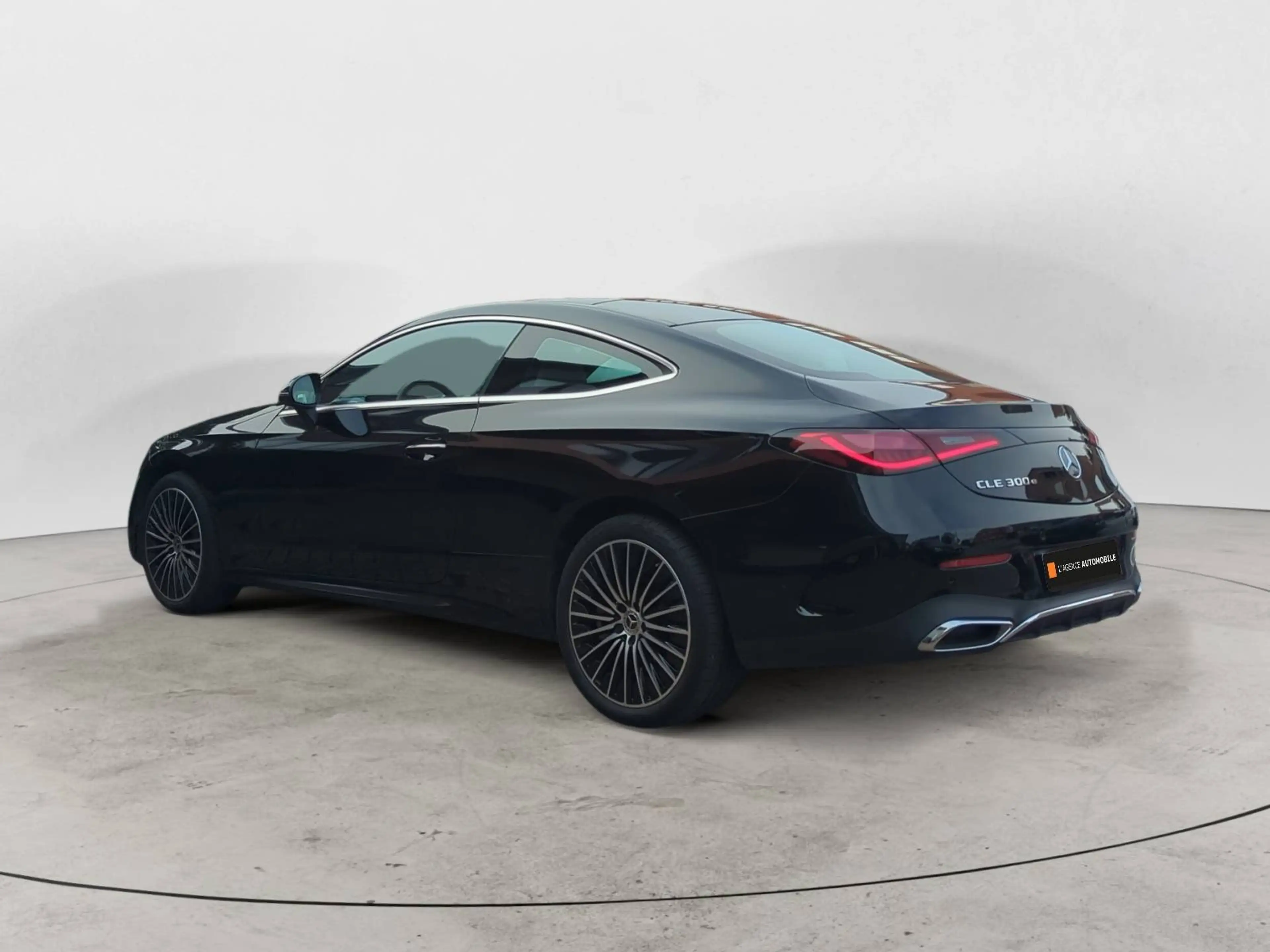 Mercedes-Benz CLE 300 Coupé 300 e PHEV AMG Line Garantie 12 à 36 Mois — photo 4