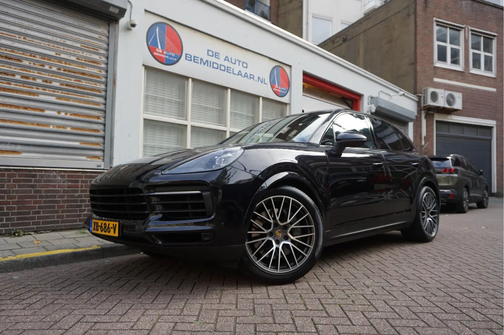 Porsche Cayenne 2.9 S AWD Aut8 441pk | Panoramadak | Luchtvering P Zwart - 2