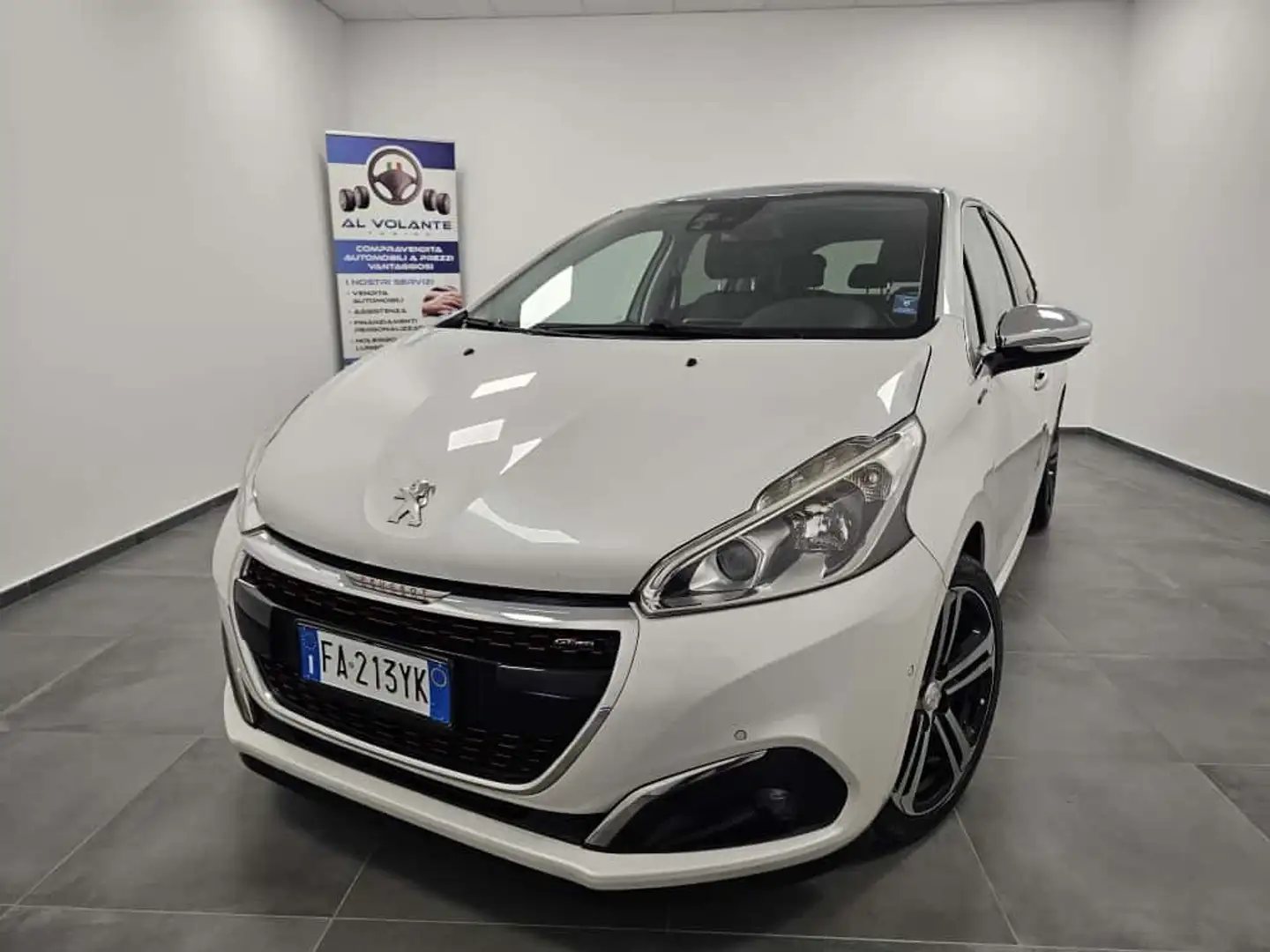 Peugeot 208 208 5p 1.2 puretech t GT Line s Wit - 1