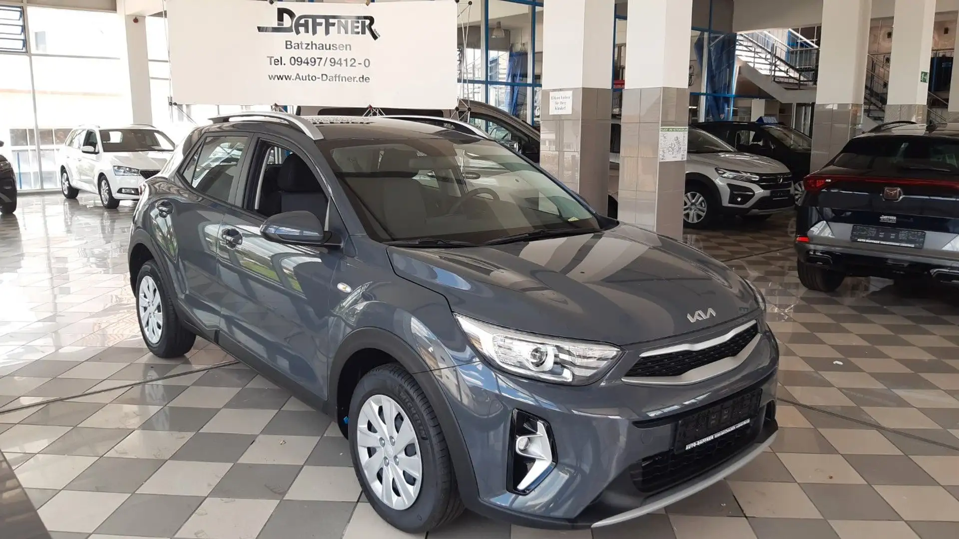 Kia Stonic 1.0 T-GDI / SOFORT VERFÜGBAR /KLIMA/SZHZG Gris - 2