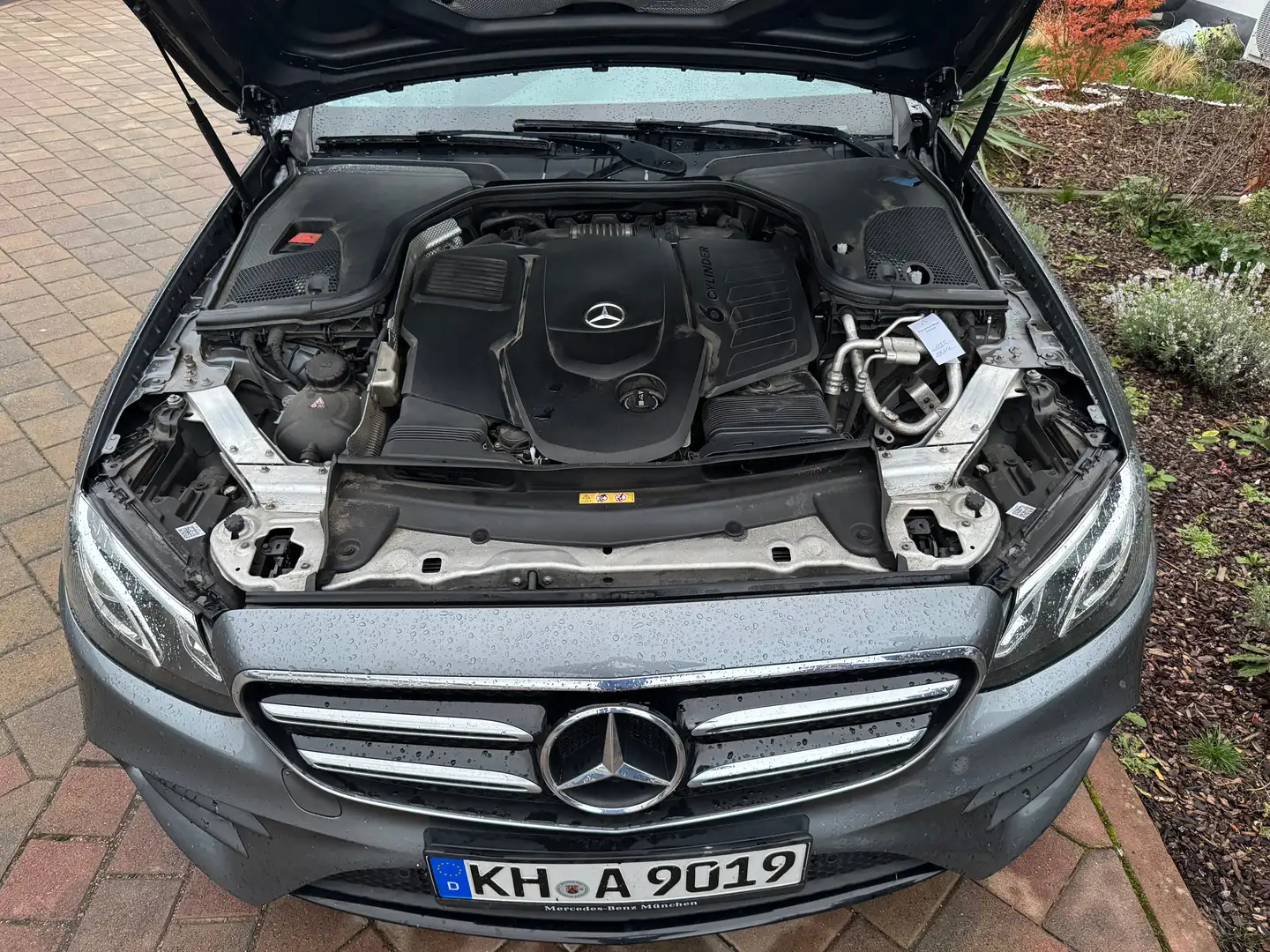 Mercedes-Benz E 400 E 400 d 4Matic T 9G-TRONIC AMG Line Grijs - 2