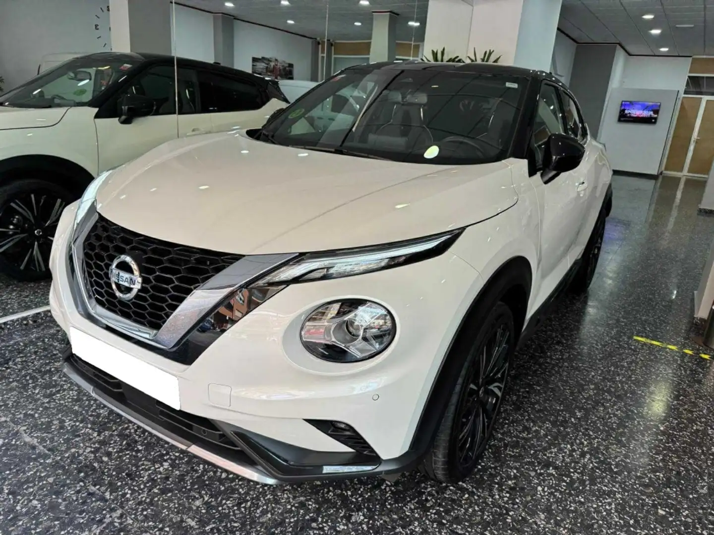 Nissan Juke 1.0 DIG-T N-Design Chic 4x2 DCT 7 114 Blanco - 1