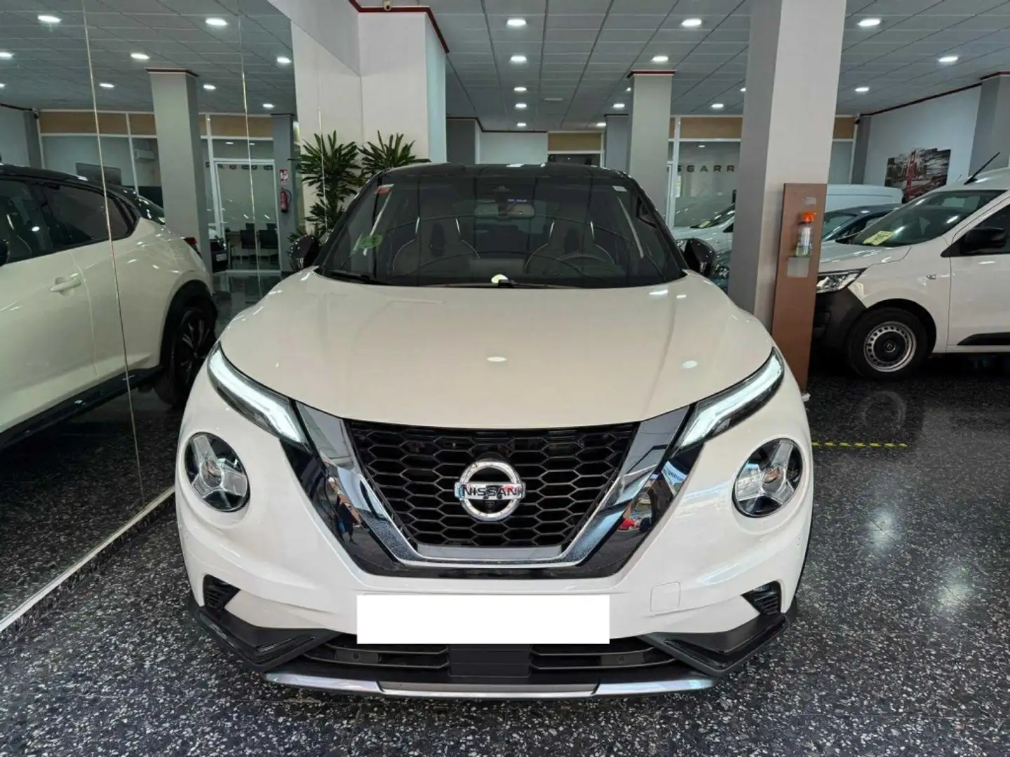 Nissan Juke 1.0 DIG-T N-Design Chic 4x2 DCT 7 114 Blanco - 2