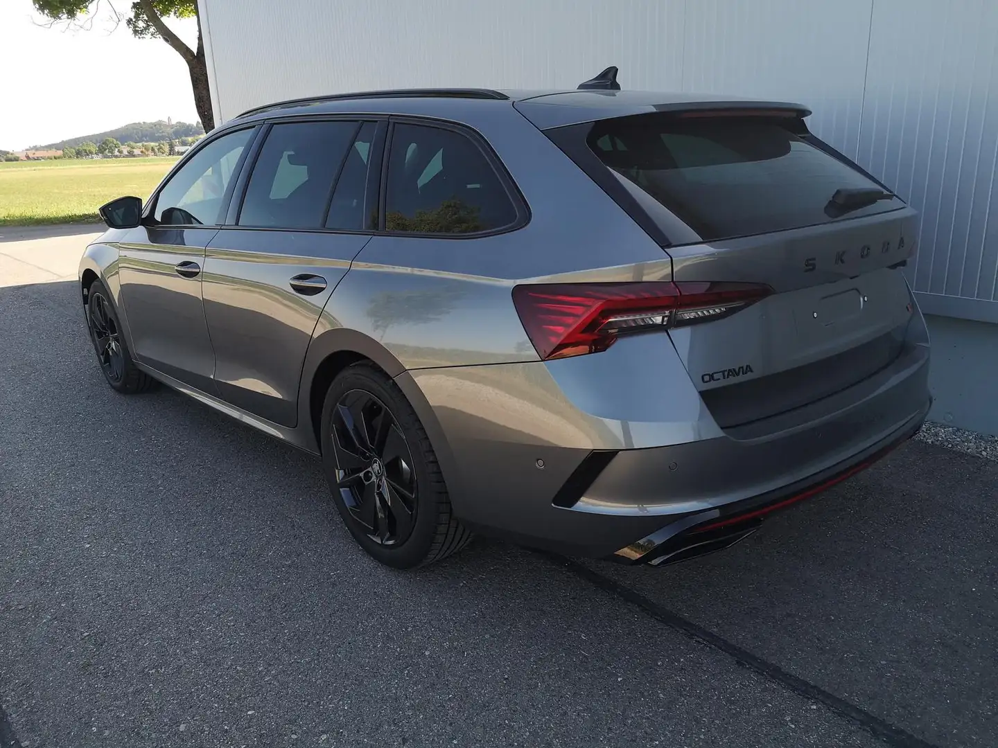 Skoda Octavia Kombi RS ABT 2.0TSI Pano Matrix Area AHK Sound GV5 Grigio - 2