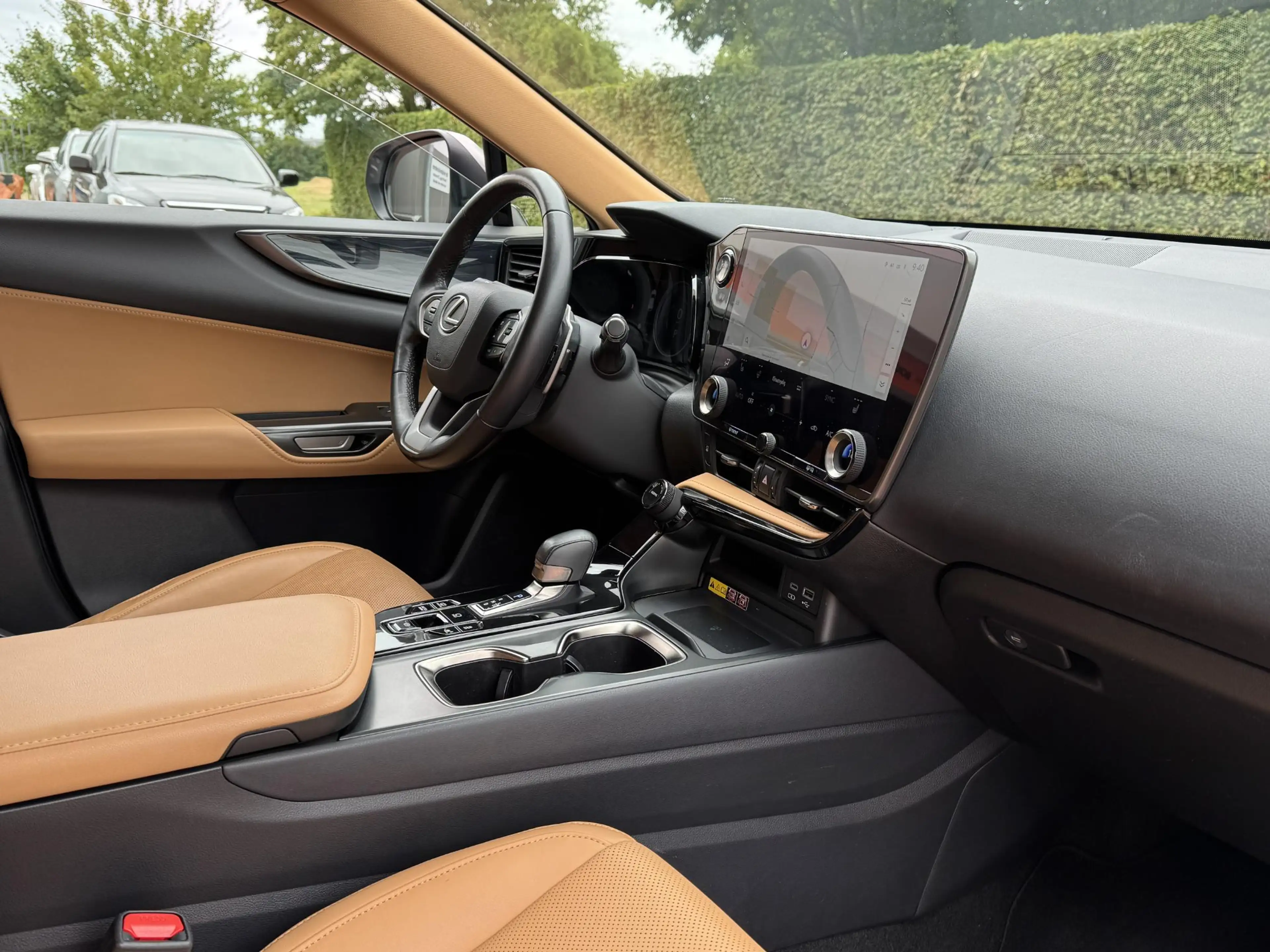 Lexus NX 450h+ AWD 360cam Trekhaak Dealer onderhouden — photo 12
