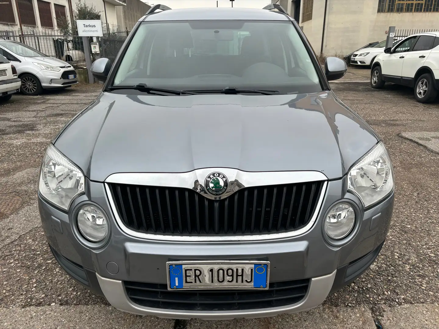 Skoda Yeti Yeti 1.2 tsi Adventure Grau - 2