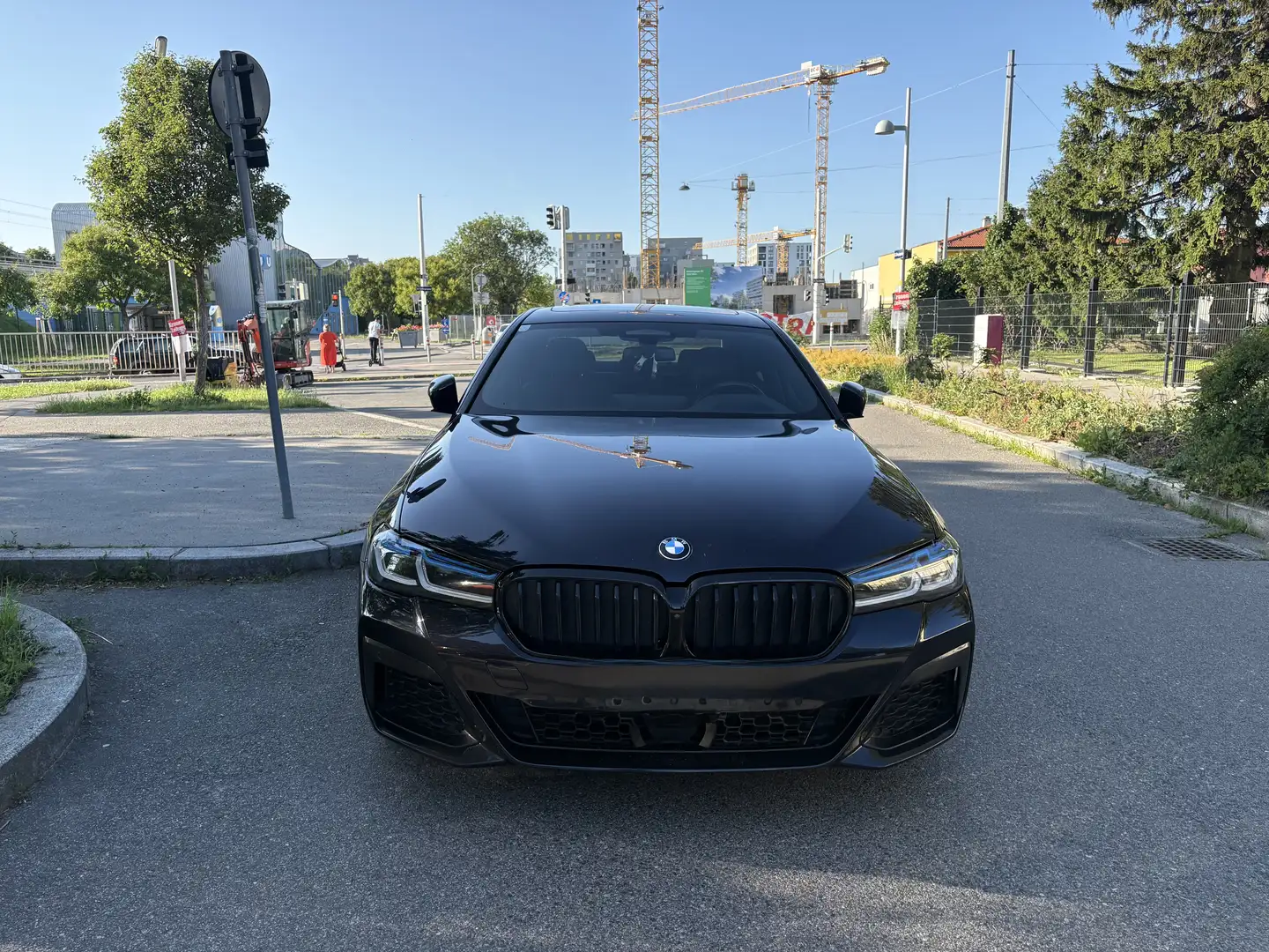 BMW 545 e PHEV xDrive Aut. *M-Paket*SHZ*Head-Up*UVM - 1