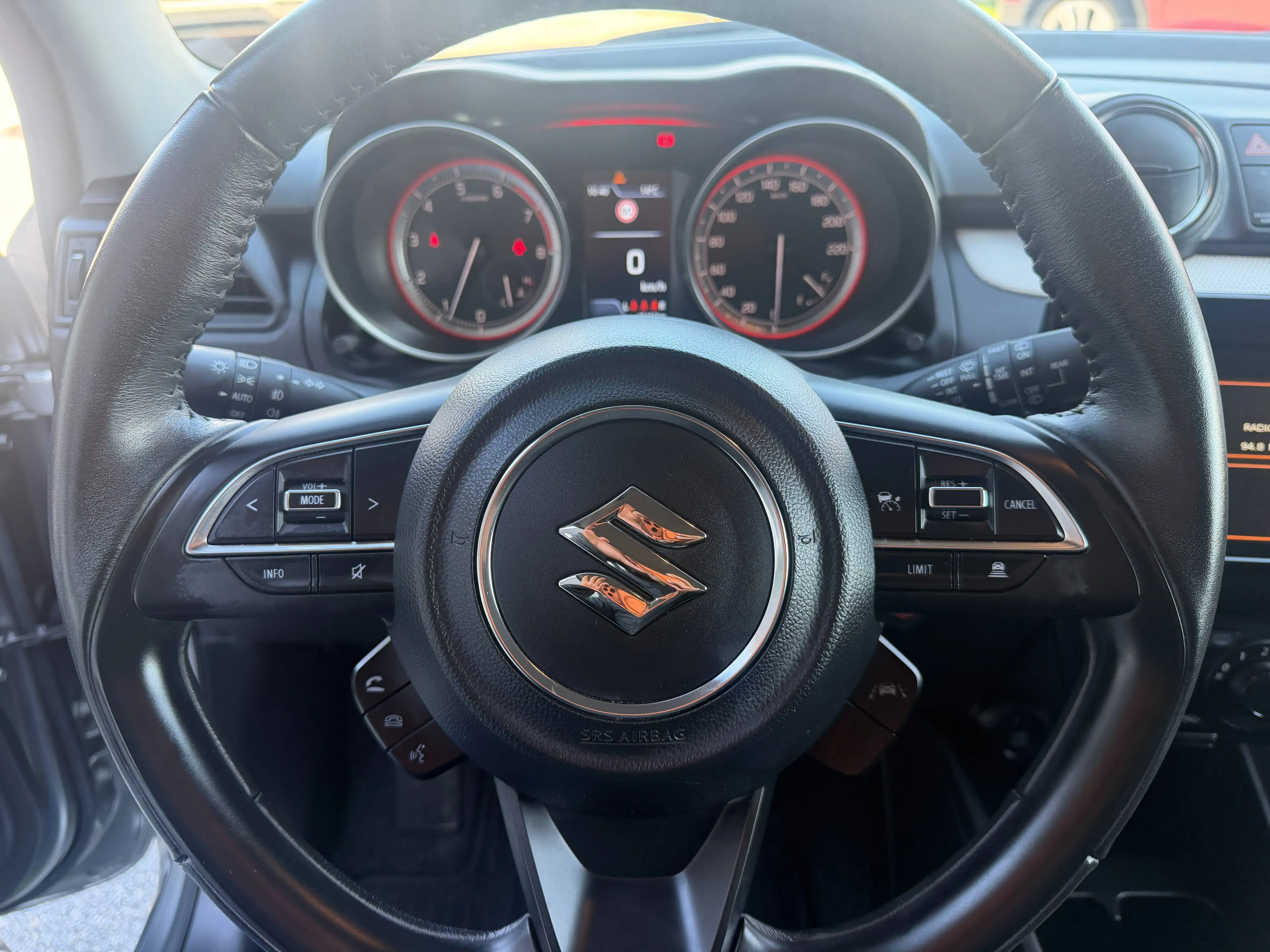 Suzuki Swift Swift 1,2 Hybrid DualJet Allgrip Shine Shine — photo 11