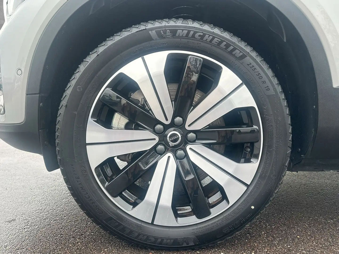 Volvo C40 Recharge Pure Electric Twin Motor Ultimate Stříbrná - 2