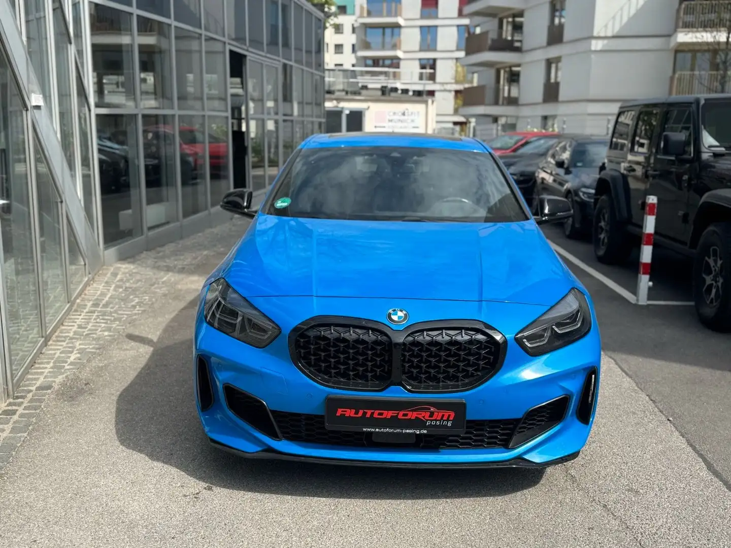 BMW 135 Baureihe 1 Lim. M135 i xDrive Bleu - 2