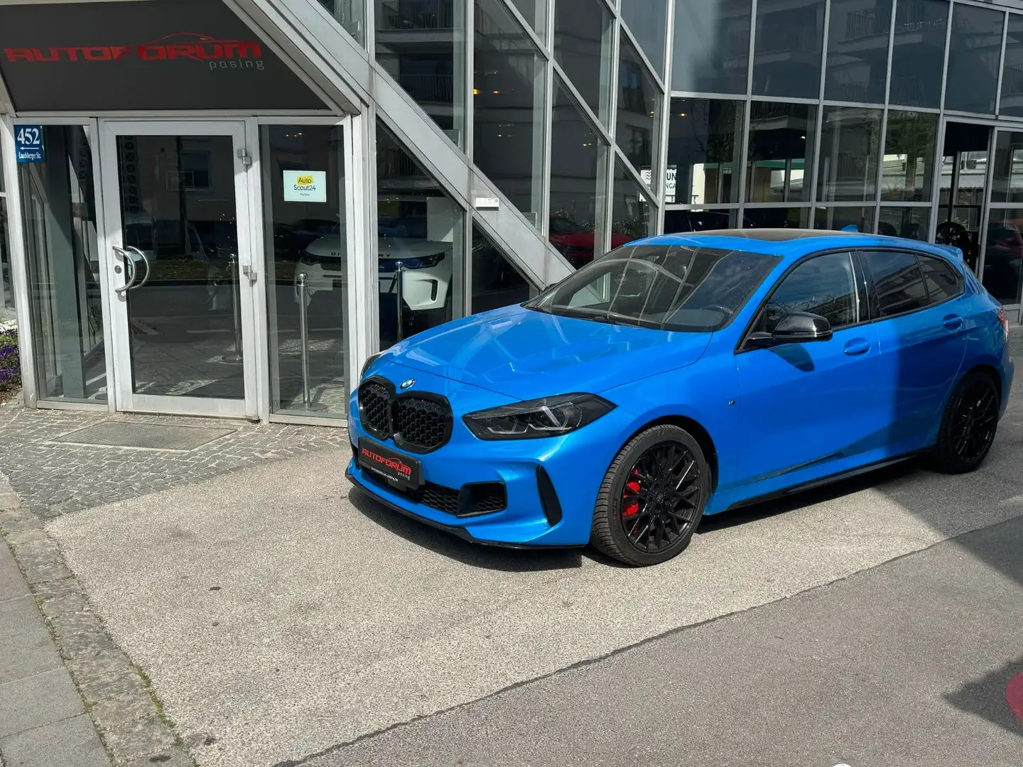 BMW 135 Baureihe 1 Lim. M135 i xDrive Bleu - 1