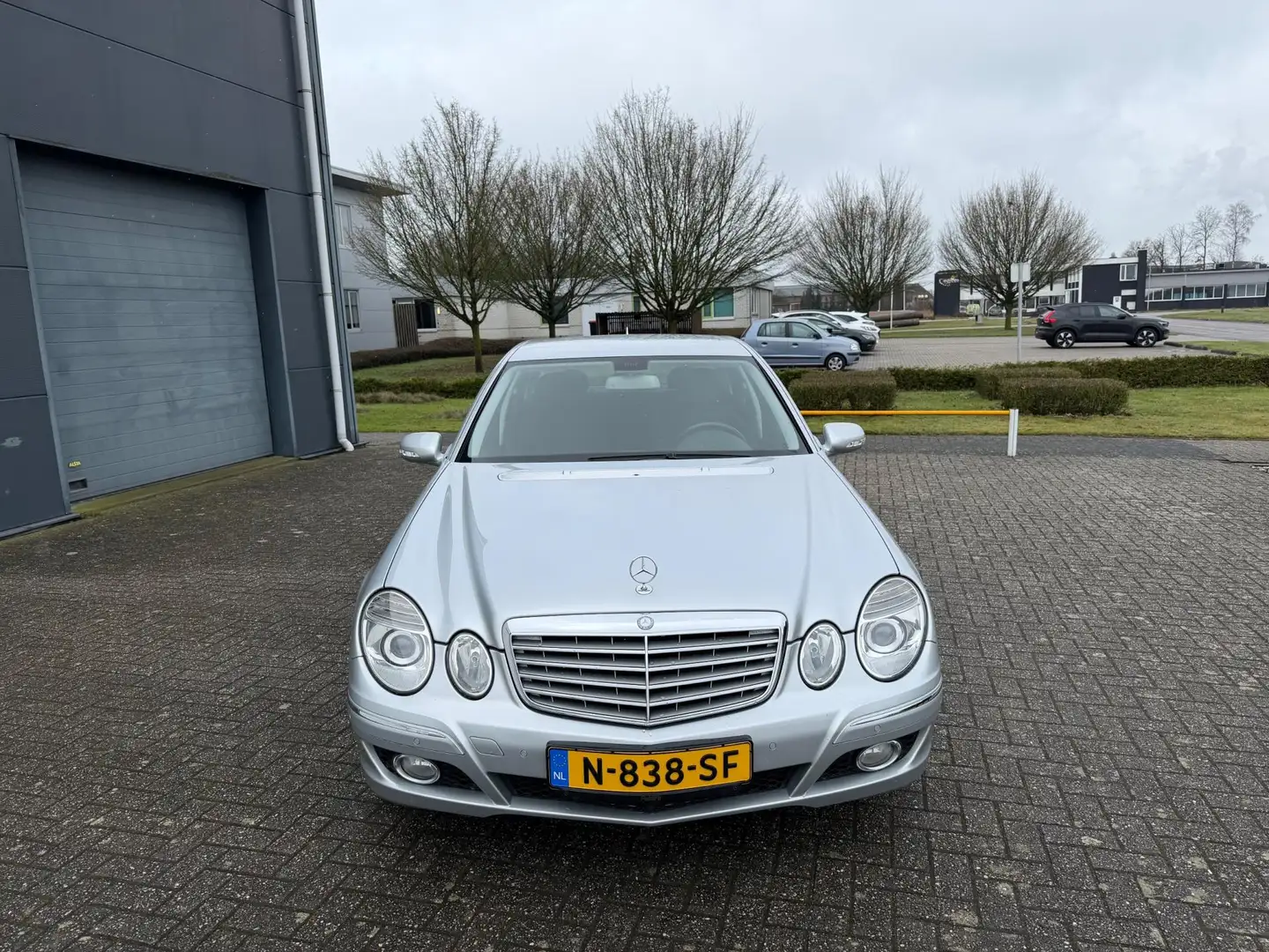 Mercedes-Benz E 200 K. Elegance 2006 Facelift automaat nieuwstaat Grau - 2