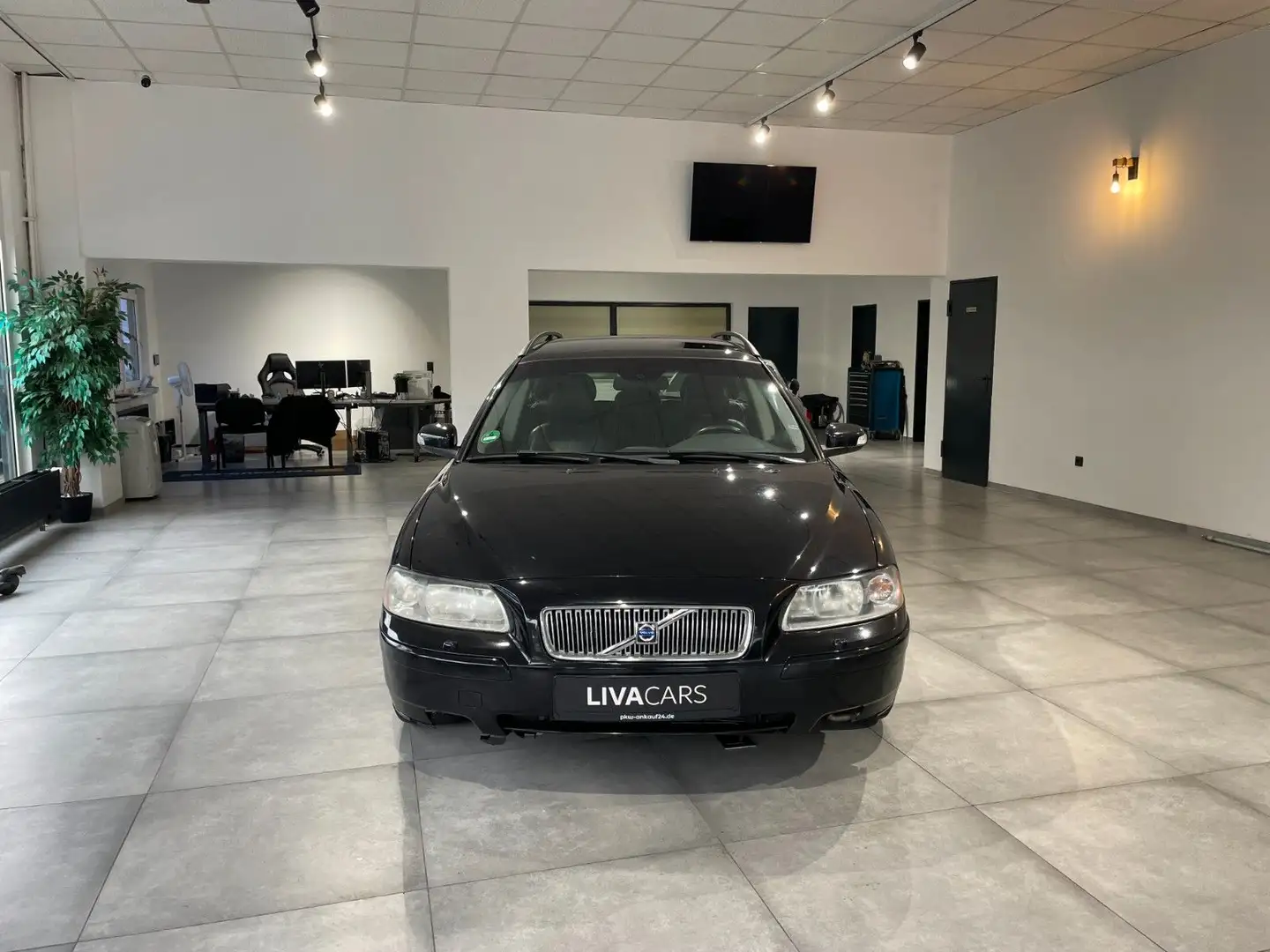 Volvo V70 Kombi D5 Edition Comfort Schwarz - 1