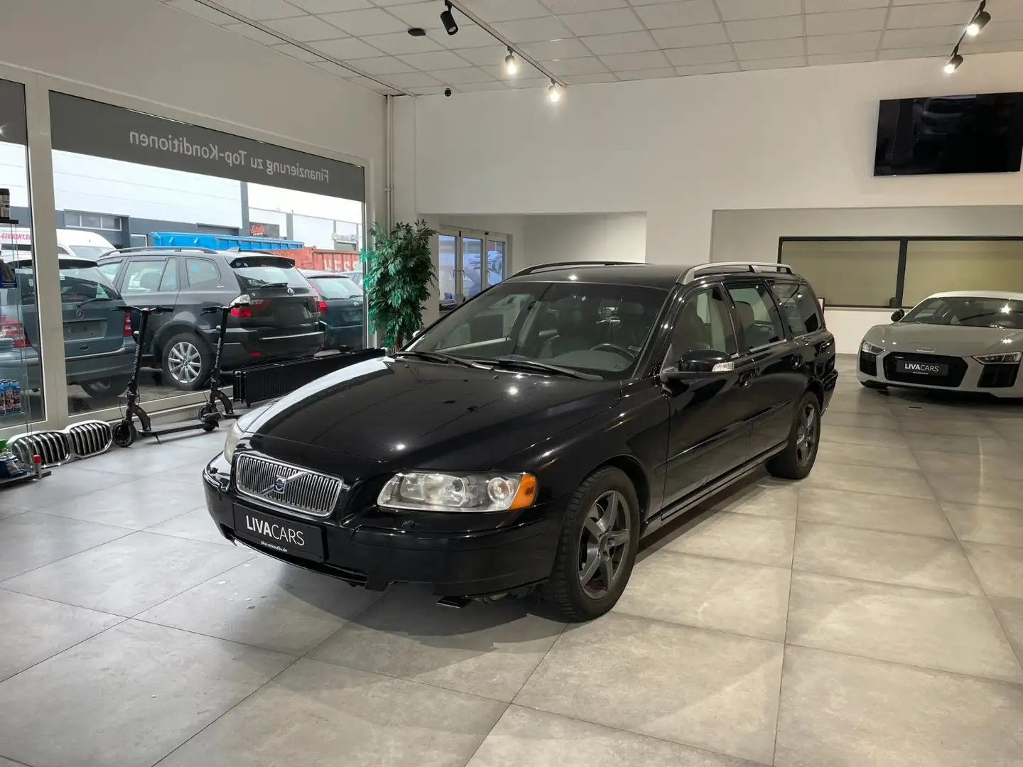 Volvo V70 Kombi D5 Edition Comfort Schwarz - 2