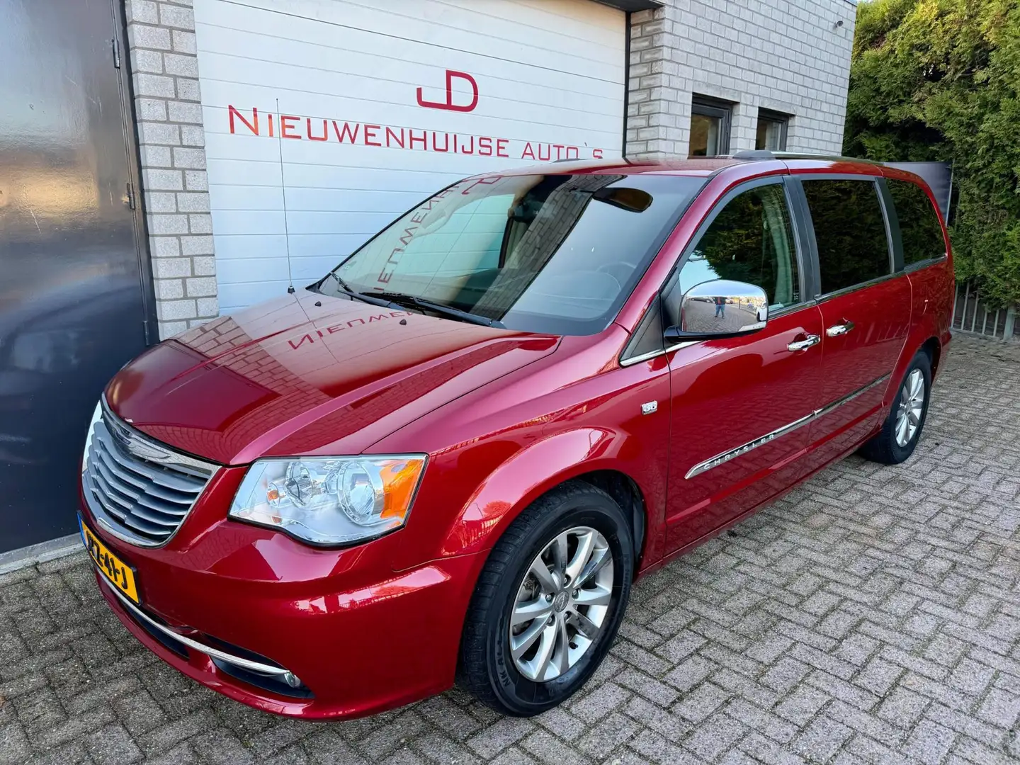 Chrysler Town & Country 3.6 V6, 30th Anniversary Edition, LPG G3, 106.000k Rouge - 1