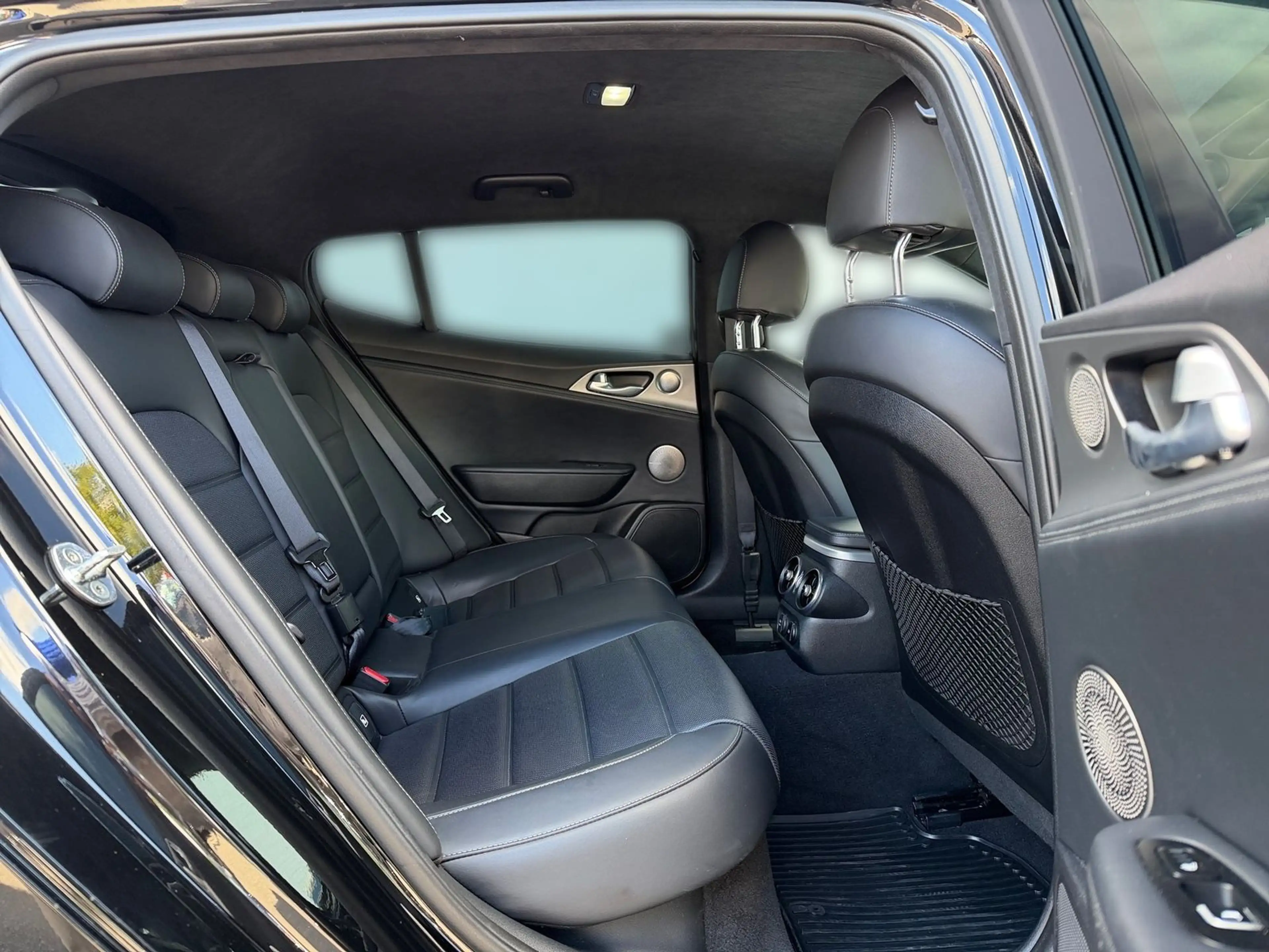 Kia Stinger 3.3 GT Allrad Automatik LED Navi Kamera — photo 13