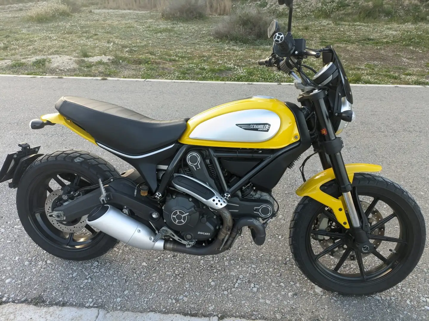 Ducati Scrambler 800 cc icon Amarillo - 1