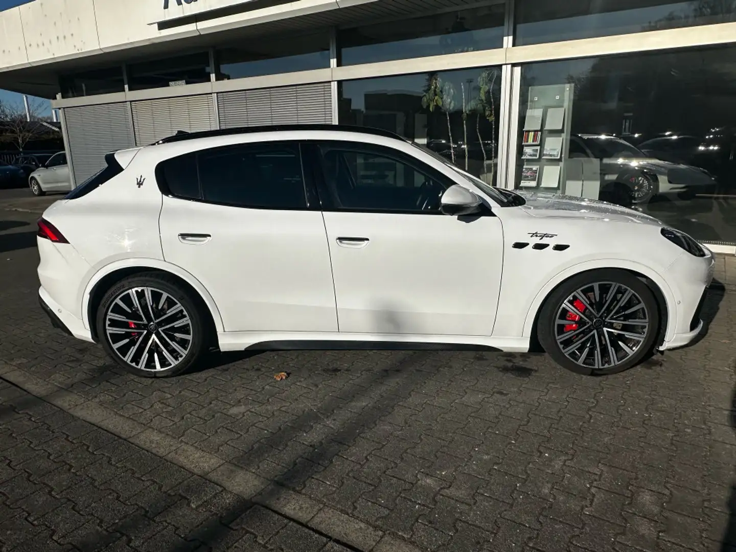 Maserati Grecale 3.0 V6 4WD PANO+CARB+360+VOLL+21 Fehér - 2