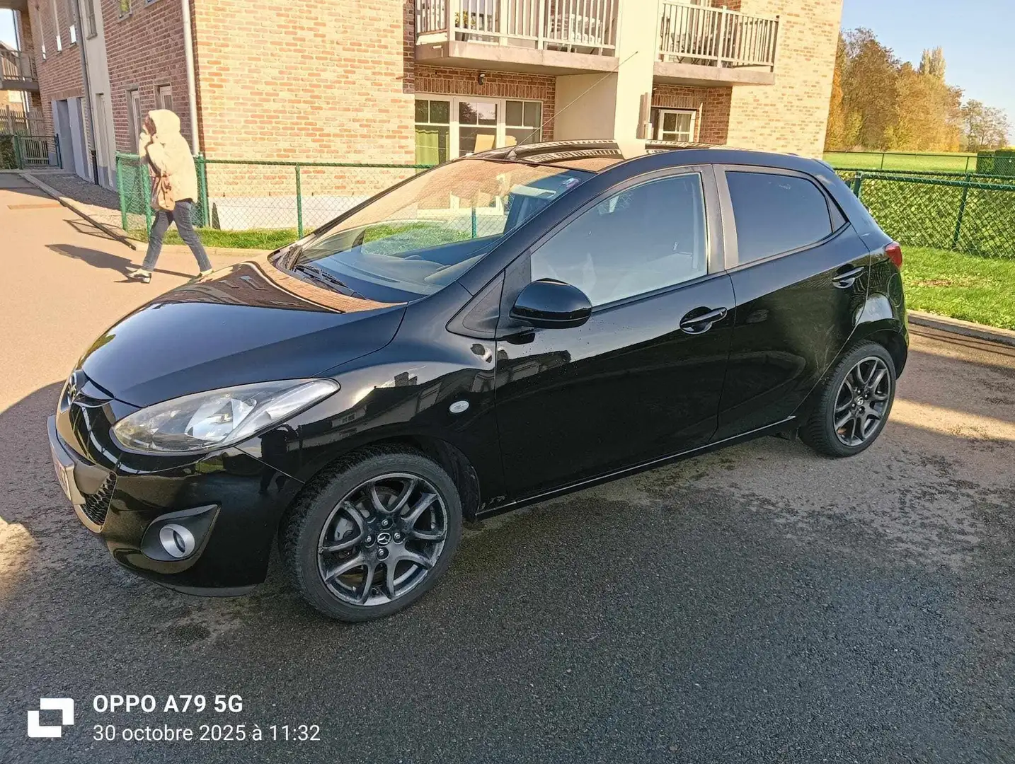 Mazda 2 2 1.3 MZR Edition Zwart - 1