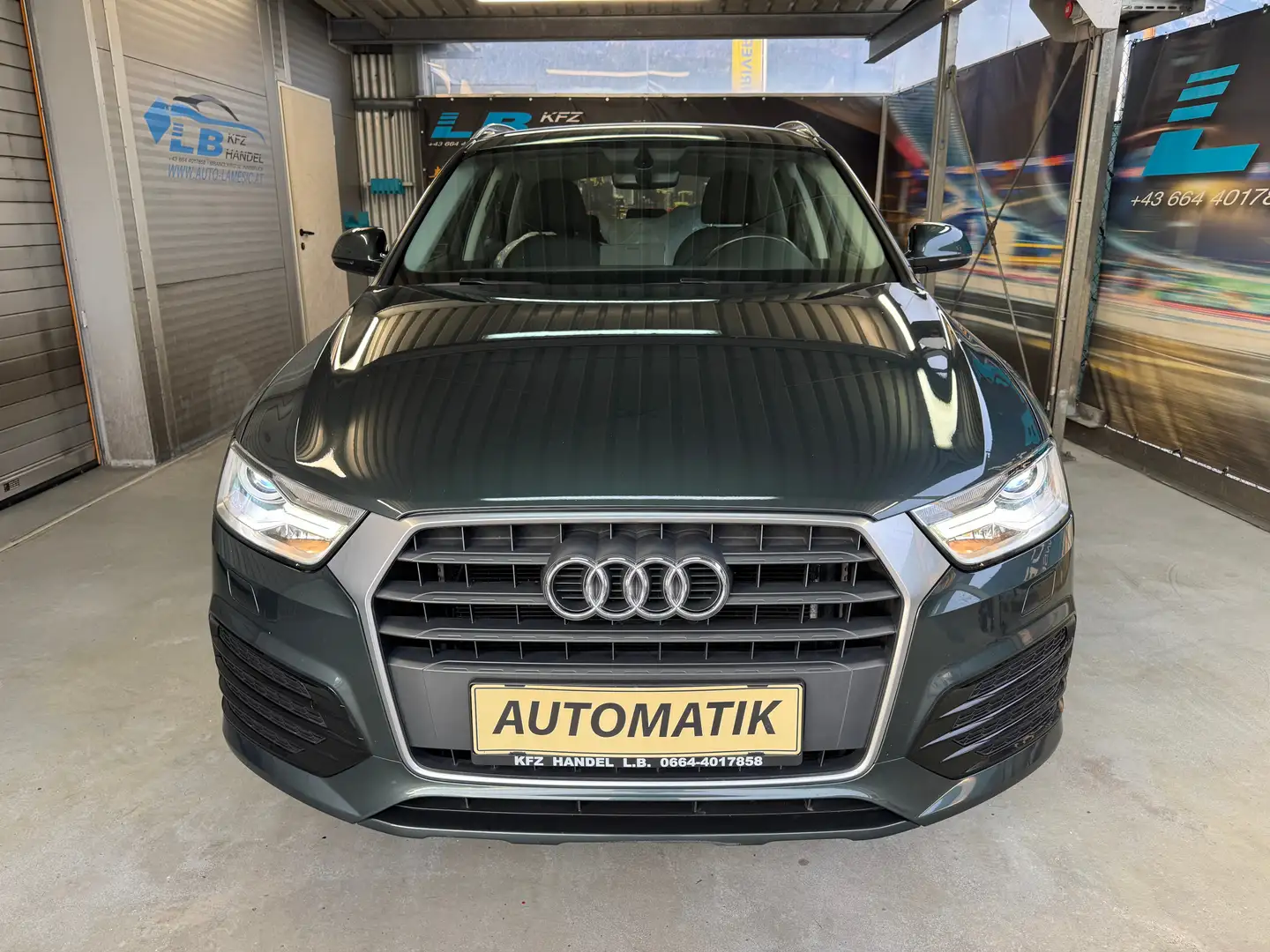 Audi Q3 sport Grau - 2