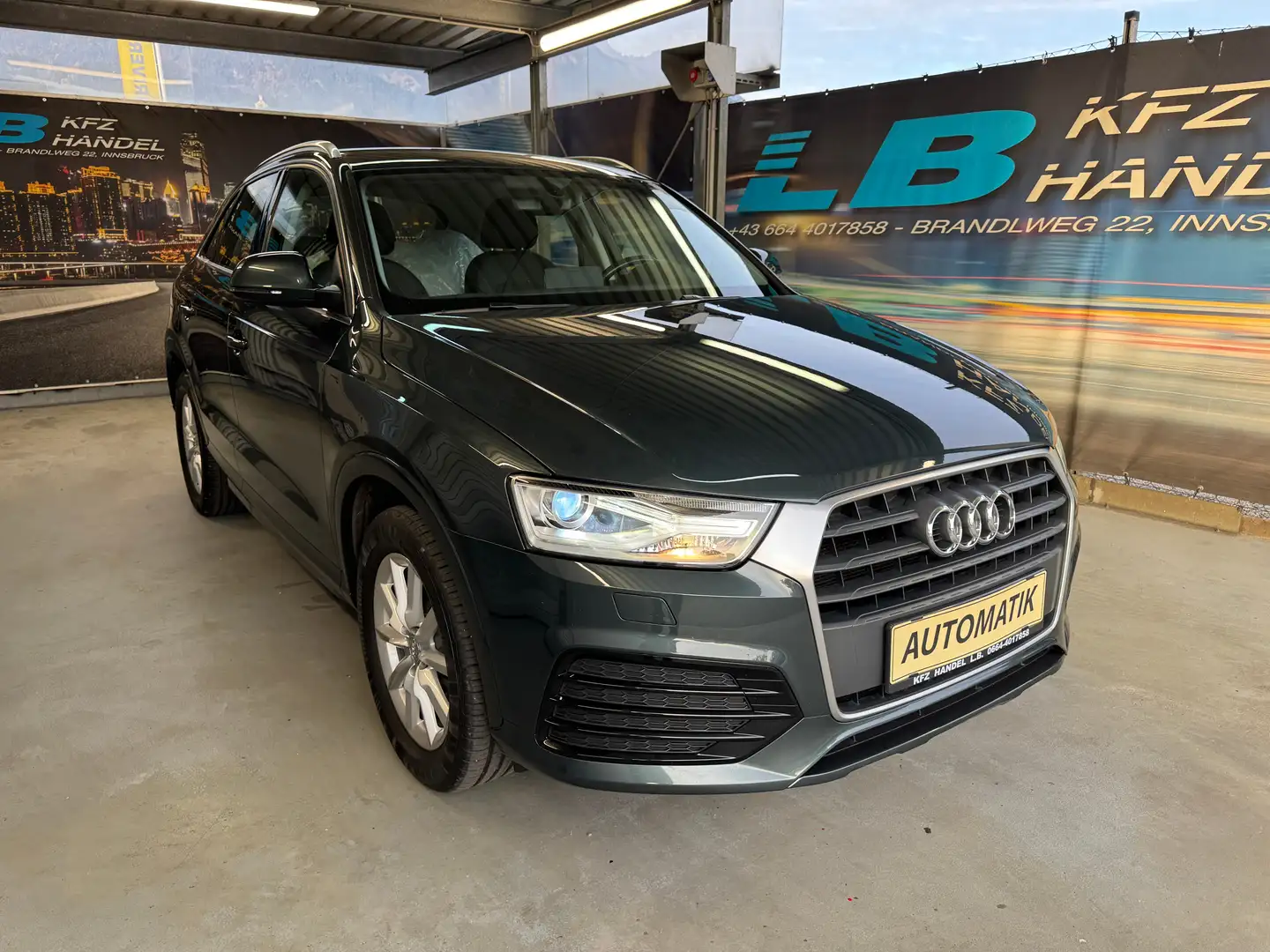 Audi Q3 sport Grau - 1