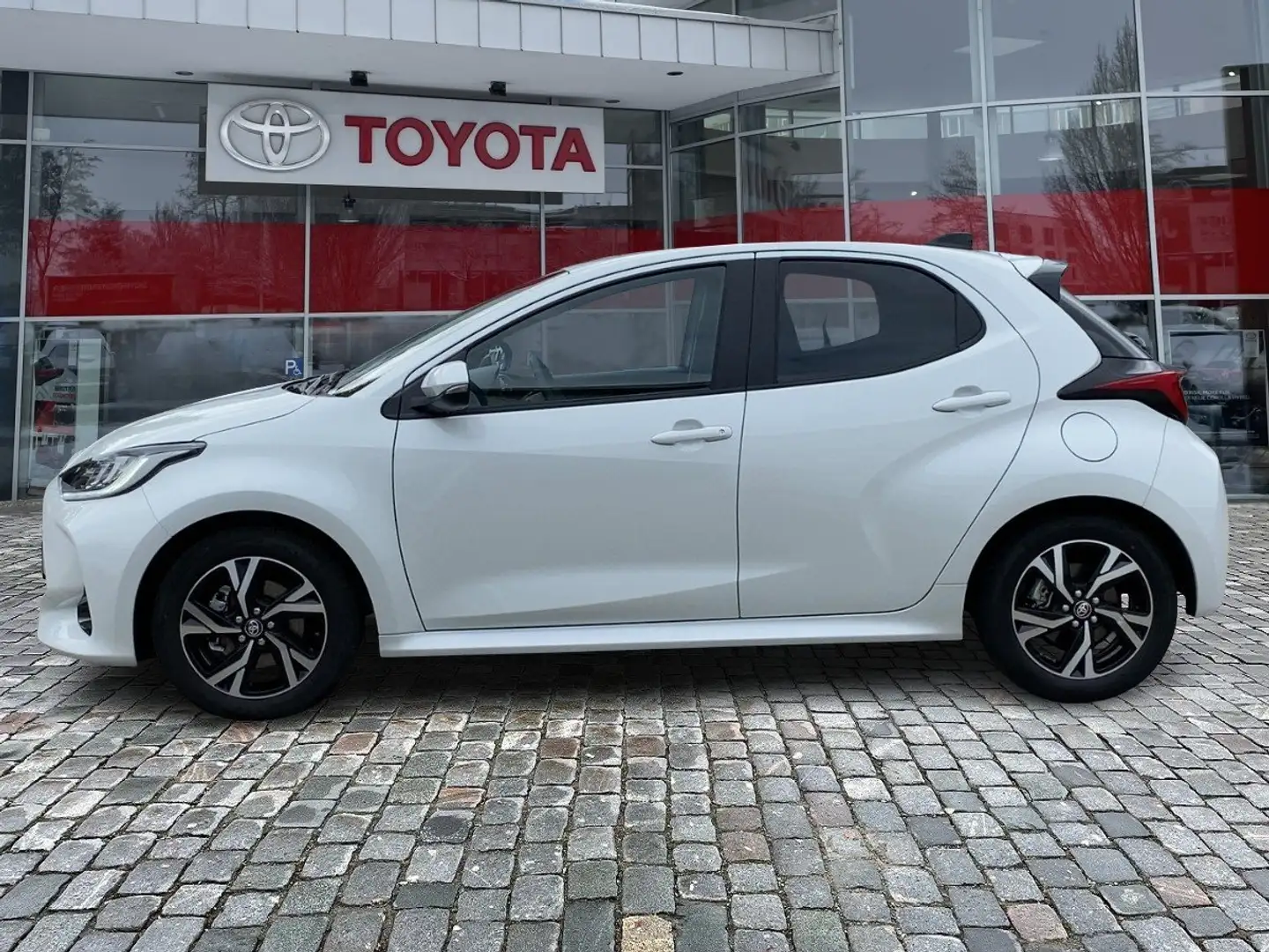 Toyota Yaris 1.5 Hybrid Teamplayer *Comfor-Paket* Blanc - 2