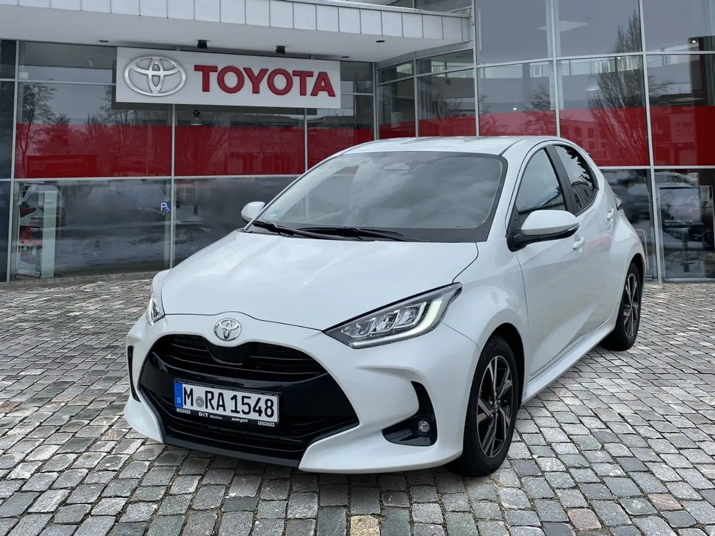 Toyota Yaris 1.5 Hybrid Teamplayer *Comfor-Paket* Blanc - 1