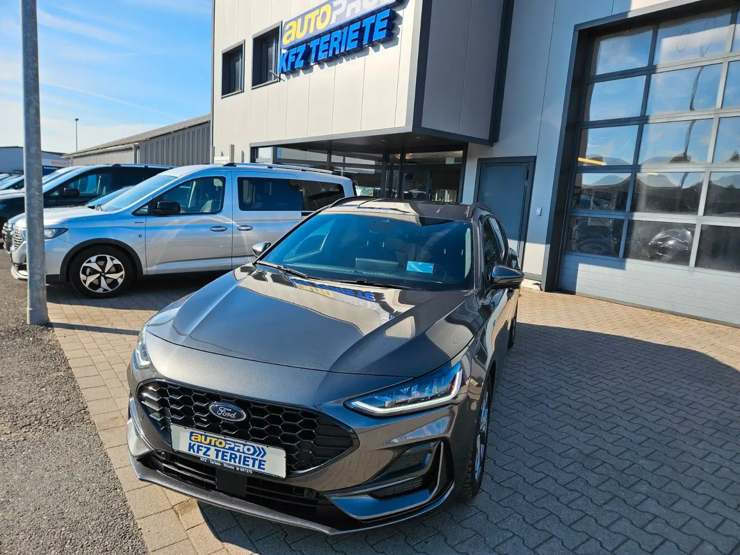 Ford Focus Turnier ST-Line Grau - 1