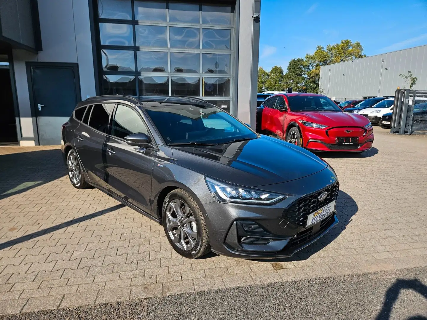 Ford Focus Turnier ST-Line Grau - 2