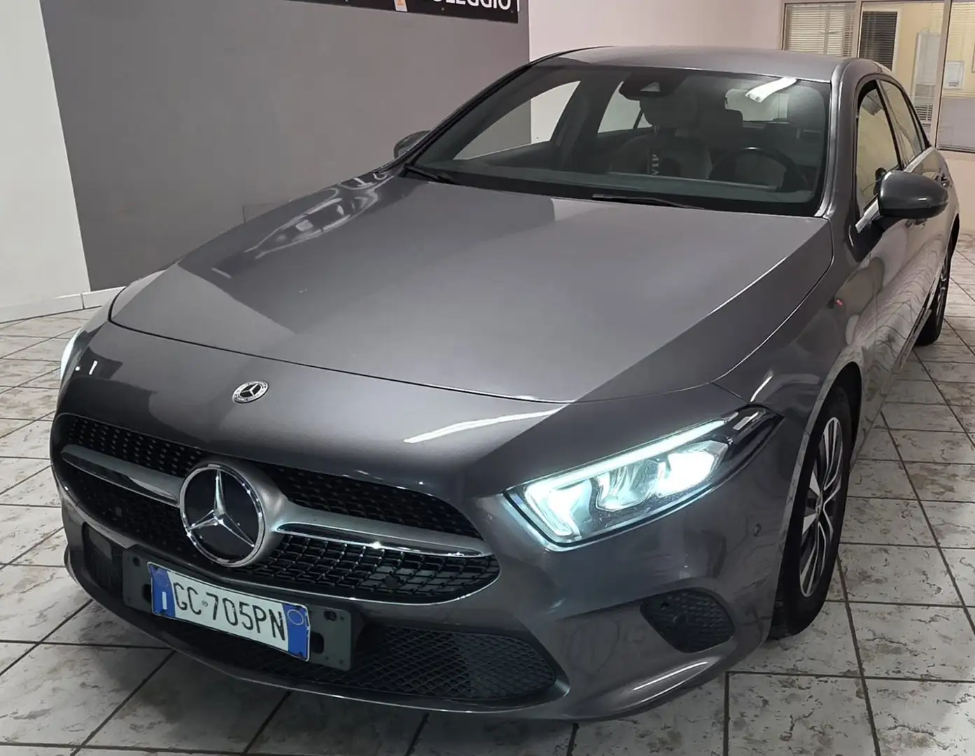 Mercedes-Benz A 180 Classe A - W177 2018 d Sport auto Gris - 1