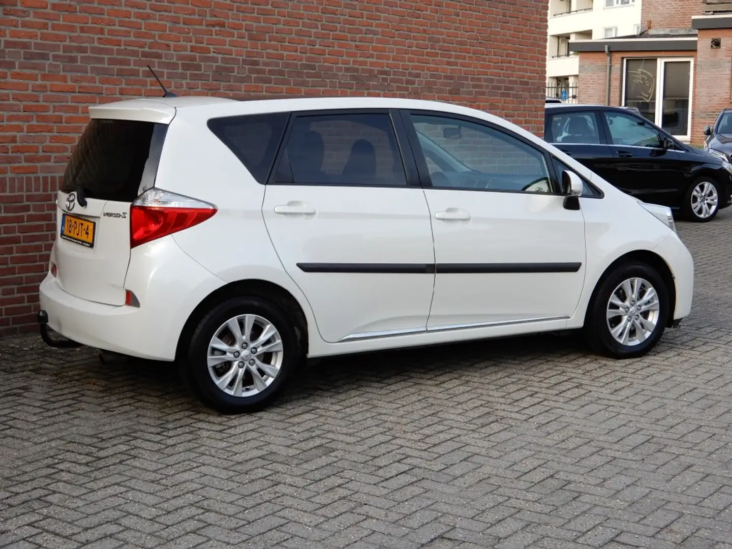 Toyota Verso-S 1.3 VVT-I DYNAMIC Panoramadak Wit - 2