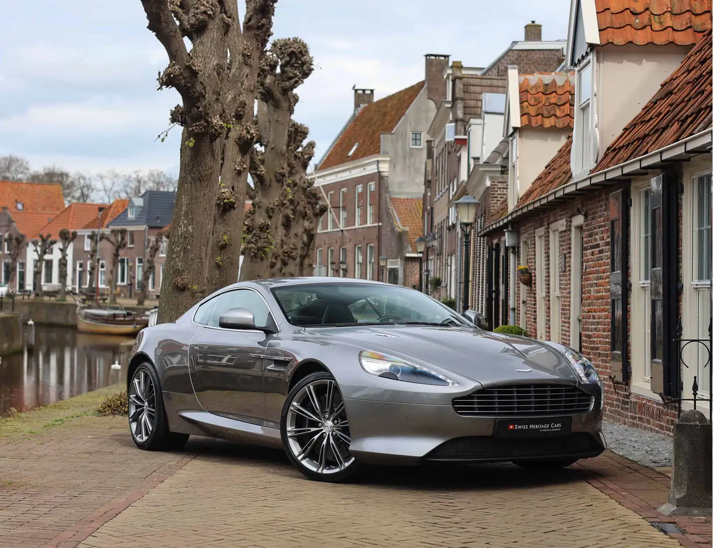 Aston Martin Virage 6.0 V12 srebrna - 1