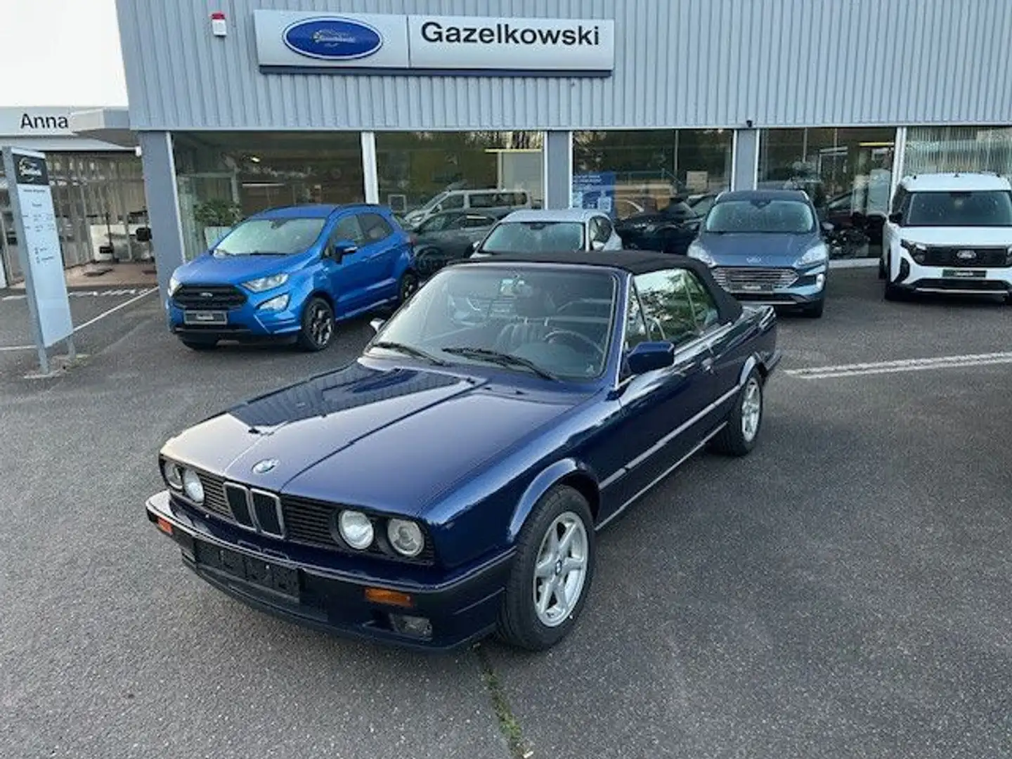 BMW 318 i Cabrio Синій - 1
