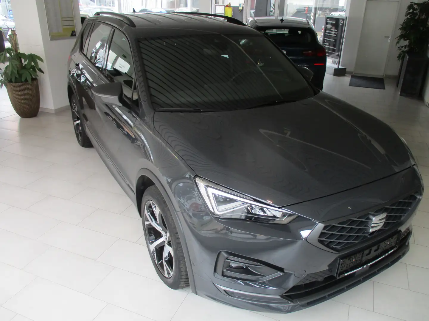 SEAT Tarraco FR/ Automatik/ Navi/ BT/ PP/ Rückfahrk./ Sitzh. Grau - 1