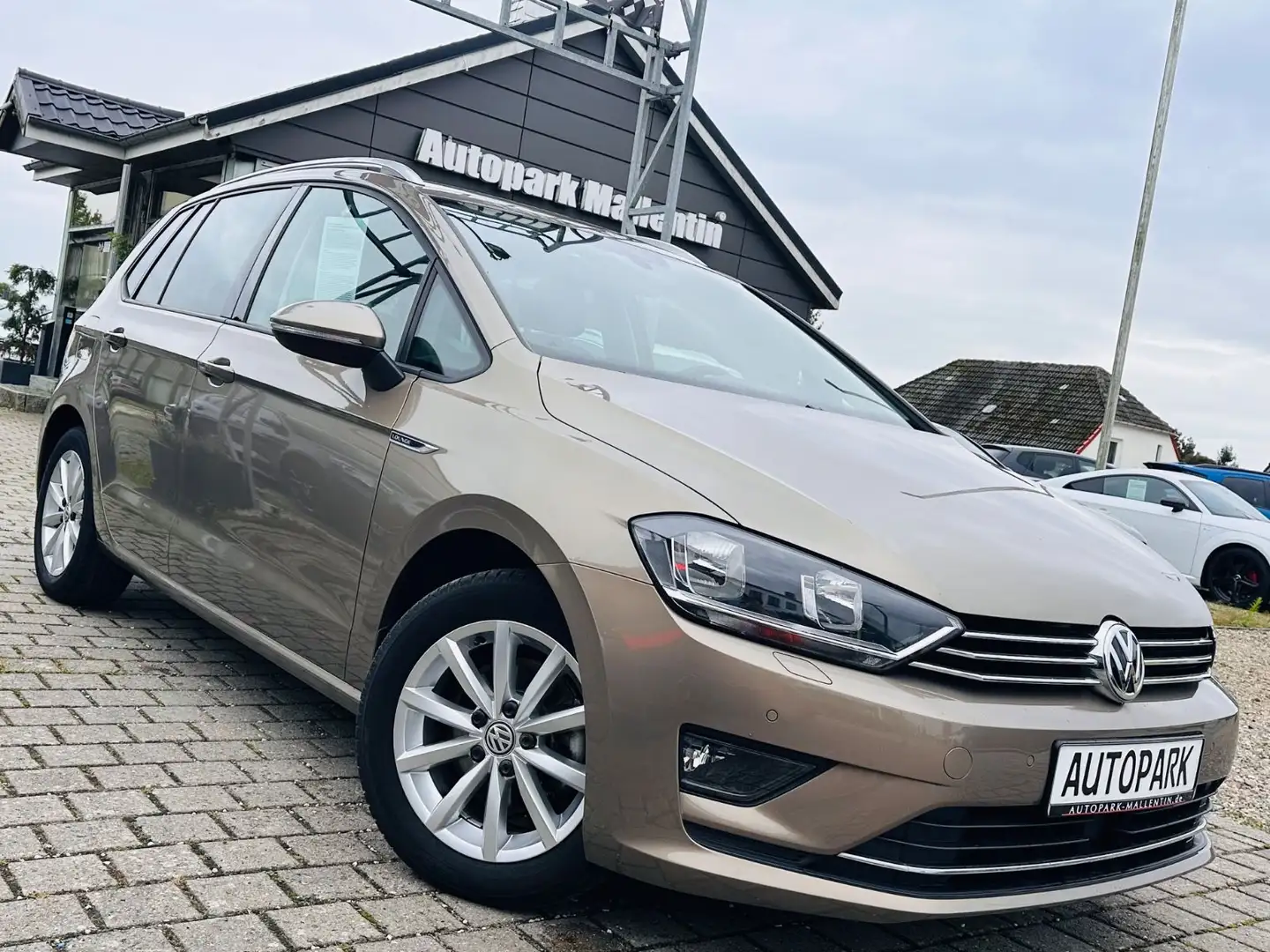 Volkswagen Golf Sportsvan VII Lounge *SHZ*TEMPOMAT*PDC* Gold - 1